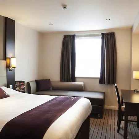 Отель Premier Premier South West Йорк