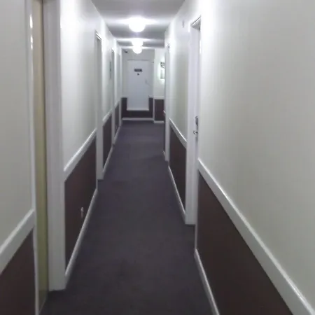Premier York South West Hotel 3*
