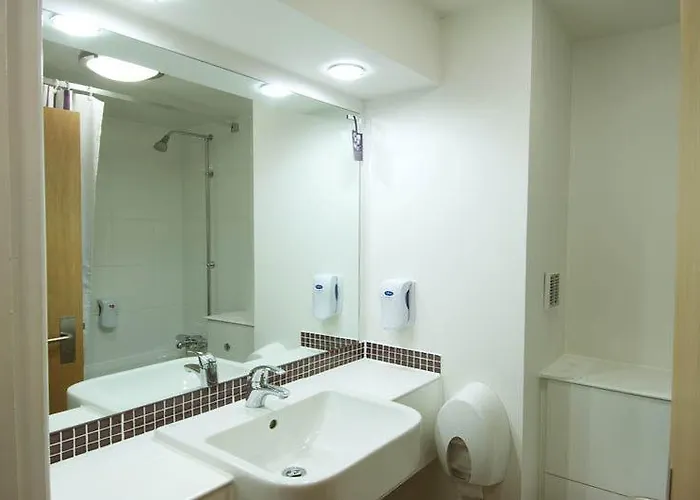 Premier York South West Hotel 3*